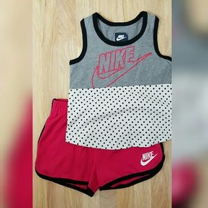 Nike Girls Two-piece Set
Size 2T

NWT
